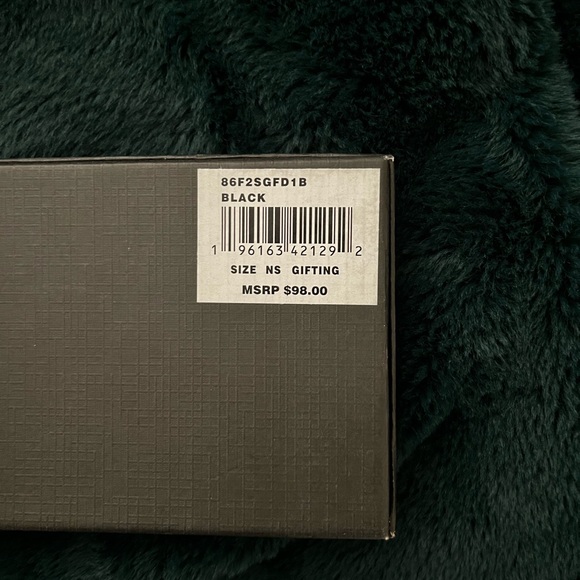 Michael Kors 5-slot card case with matching key fob - Picture 5 of 6